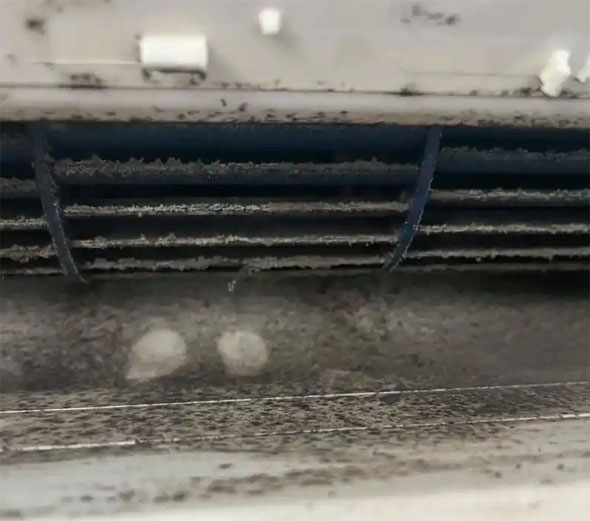 空调吹的风有股烧焦味是怎么回事